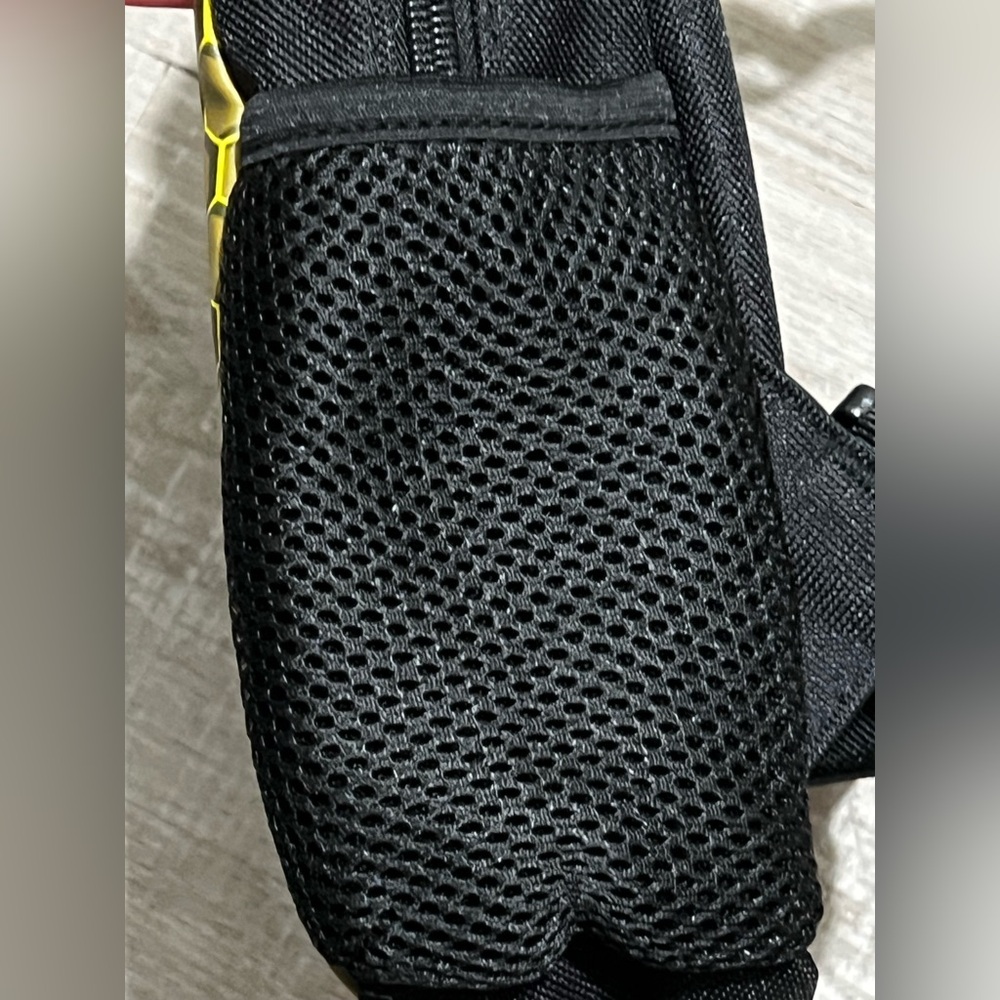 Backwoods men’s Multi Purpose‎ Adjustable Shoulder Sling Bag Black Yellow - Picture 7 of 11